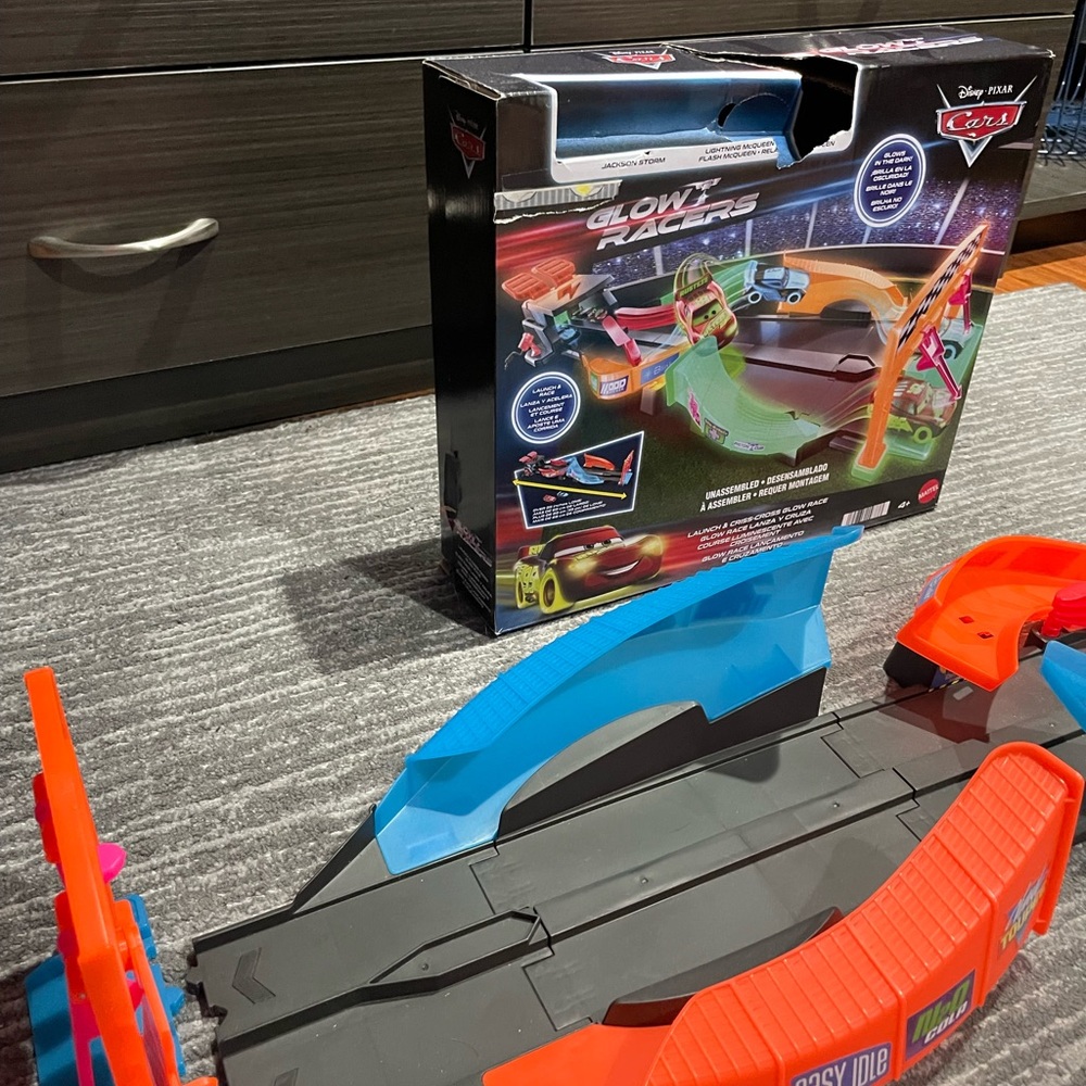 Disney Cars Glow Racers Track and 2 cars set